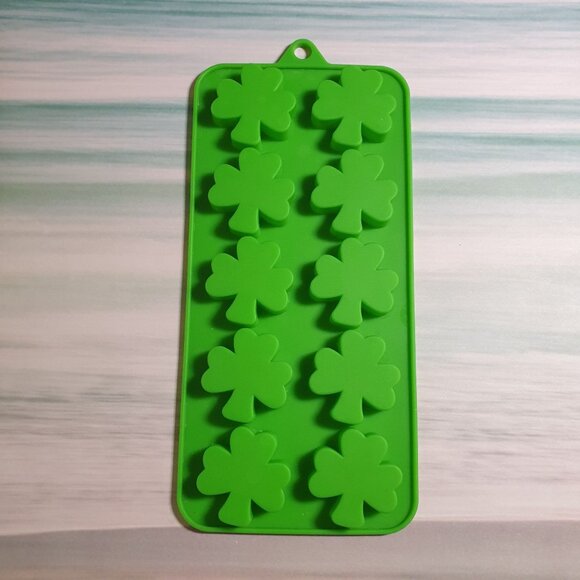 Shamrock Silicone Mold Wilton Baking Candy Making Ice Crafts Lucky Holiday - Picture 1 of 5